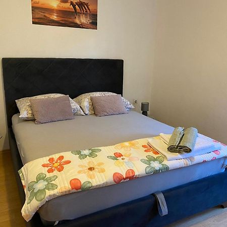 Apartmani Marija Povljana Luaran gambar