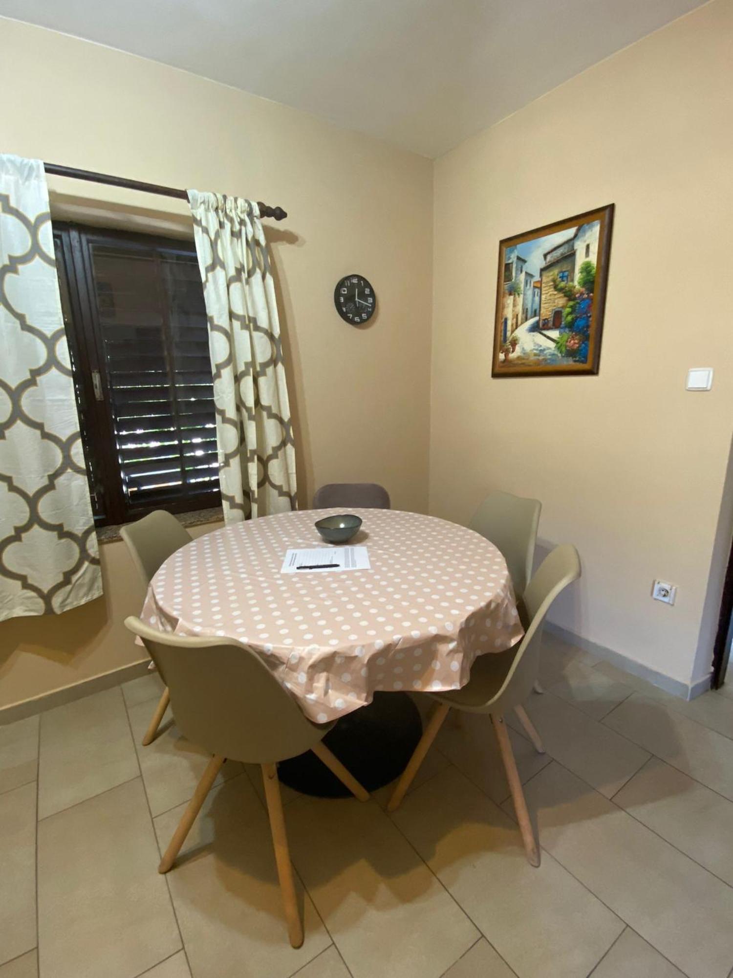 Apartmani Marija Povljana Luaran gambar
